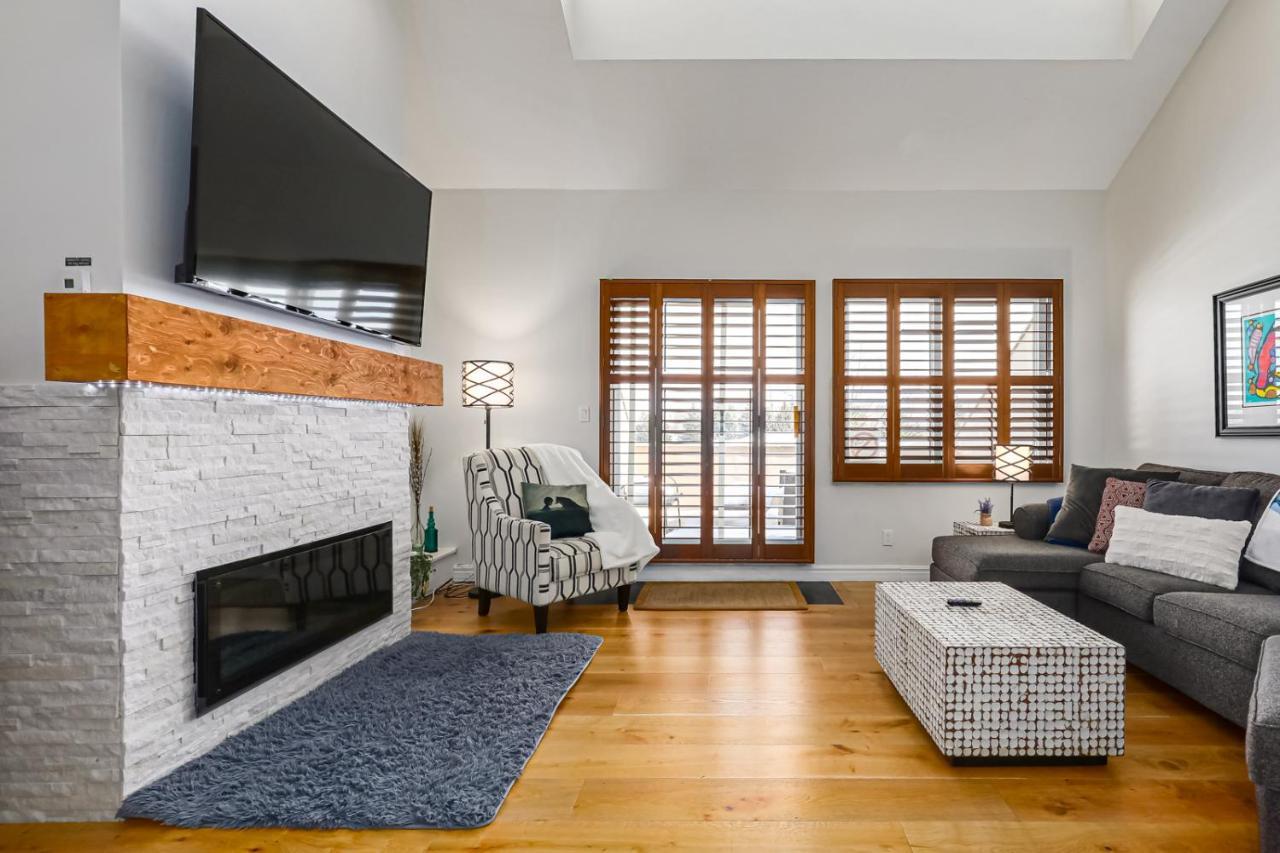 ההרים הכחולים Stunning Townhouse - 3 Bdrm Blue Mountain Village Sauna! מראה חיצוני תמונה